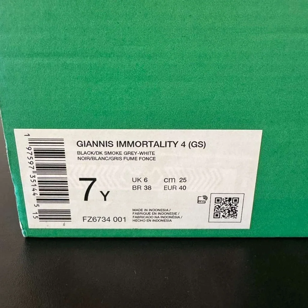 Nike Giannis Immortality 4 Basketball Shoes Black White Youth 7Y New Box Damage